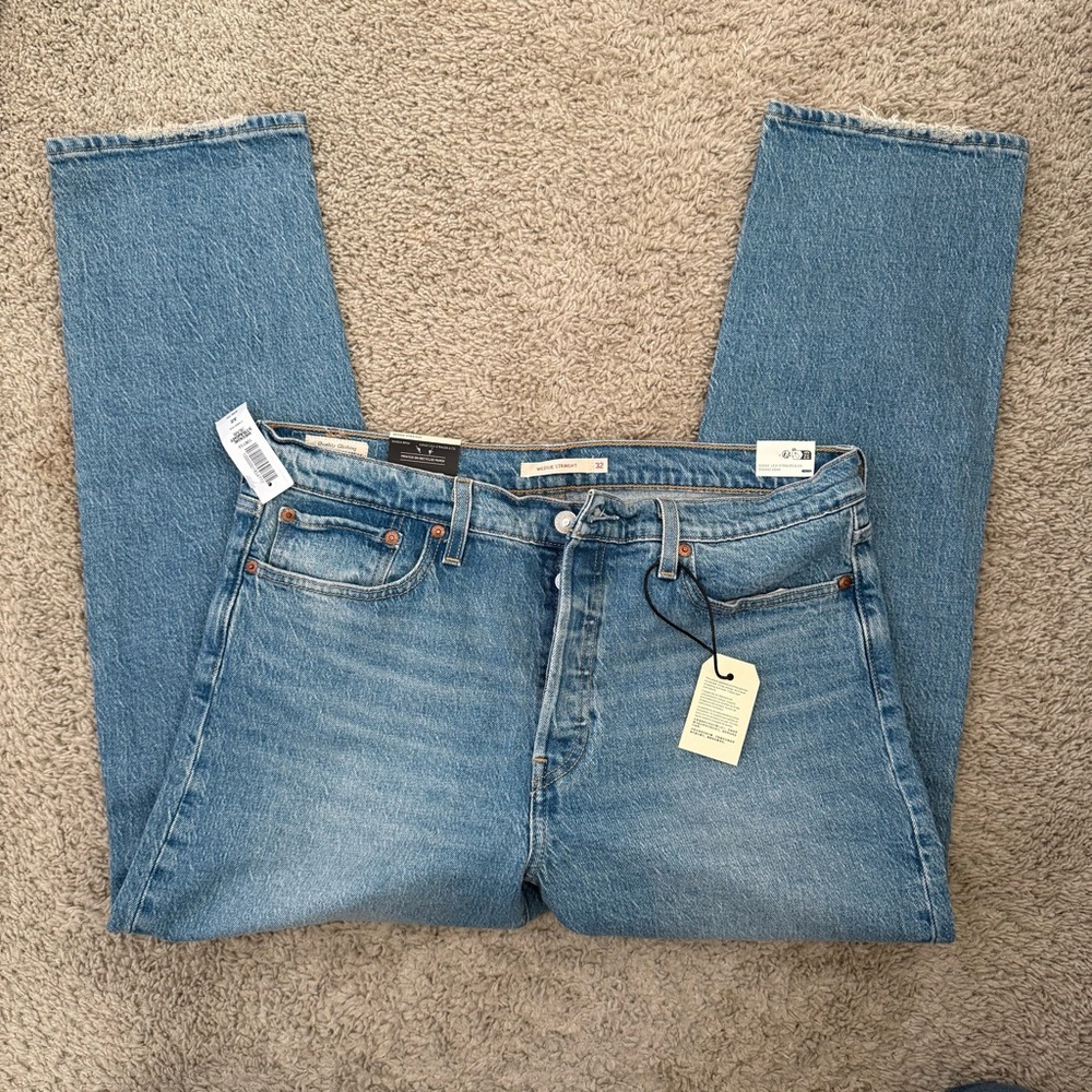 Levi's Classic Wedgie Straight Jean (Aritzia) - Picture 2 of 2